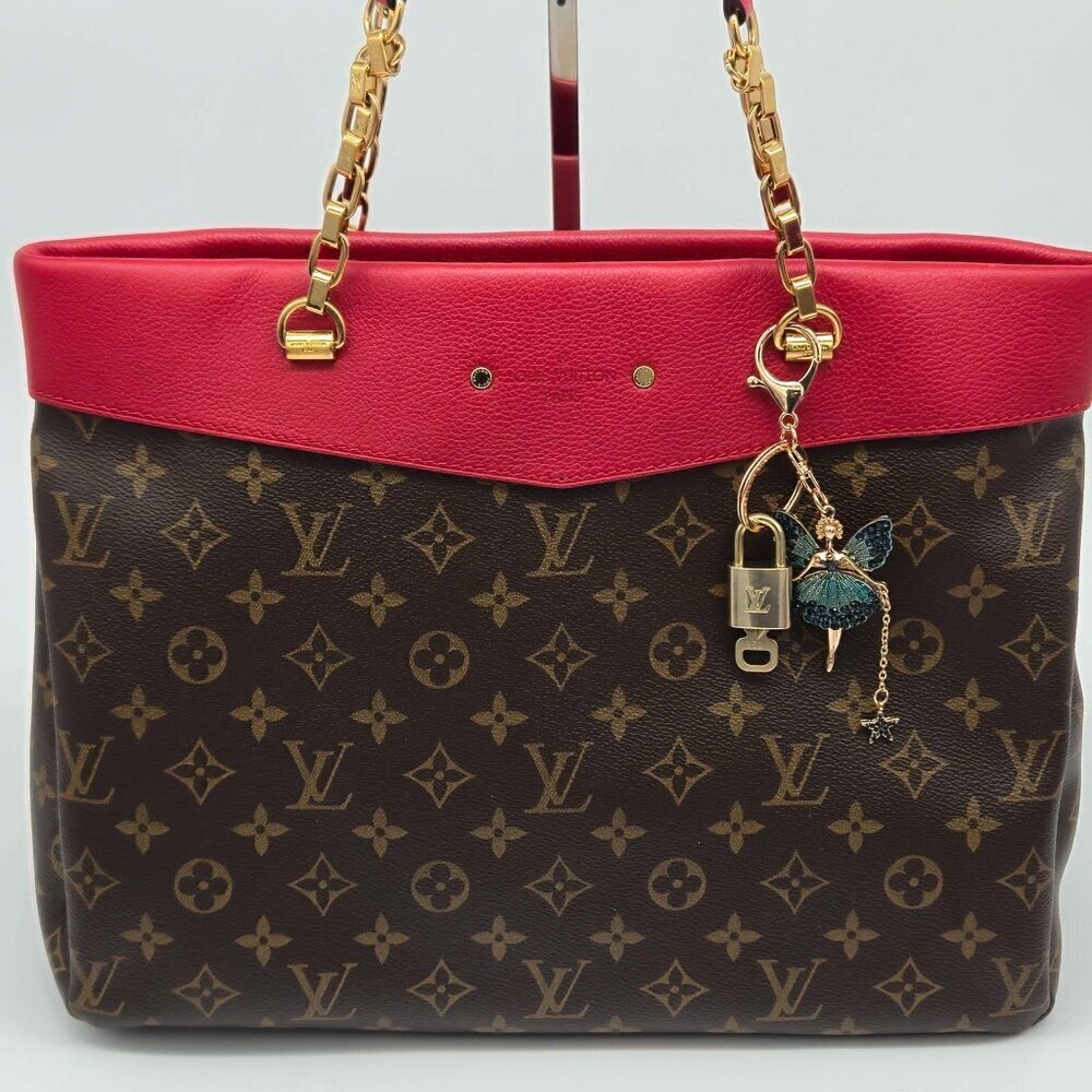 Louis Vuitton Authentic Gold Padlock 🔑 Key + Unbranded Fairy Stylish Bag Charm - Picture 2 of 8